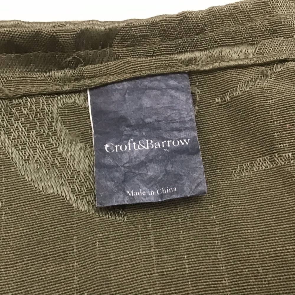 Croft & Barrow Green Leaf Pattern Fall Extra-Large Tablecloth - Picture 4 of 5
